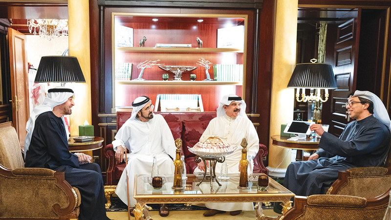 رئيس الدولة يبحث التعاون مع ملك البحرين بحضور محمد بن راشد ومنصور بن زايد