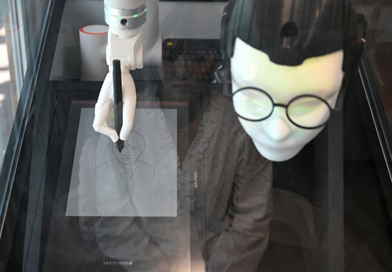 روبوت شاماني يعمل بالذكاء الاصطناعي في كوريا الجنوبية