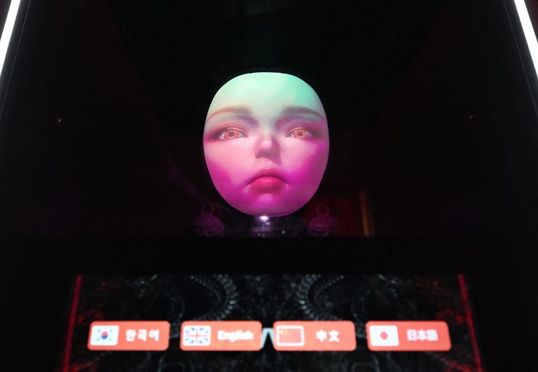 روبوت شاماني يعمل بالذكاء الاصطناعي في كوريا الجنوبية