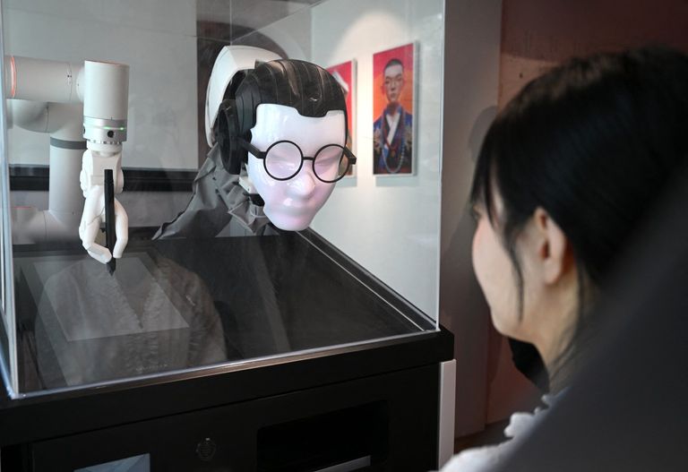 روبوت شاماني يعمل بالذكاء الاصطناعي في كوريا الجنوبية