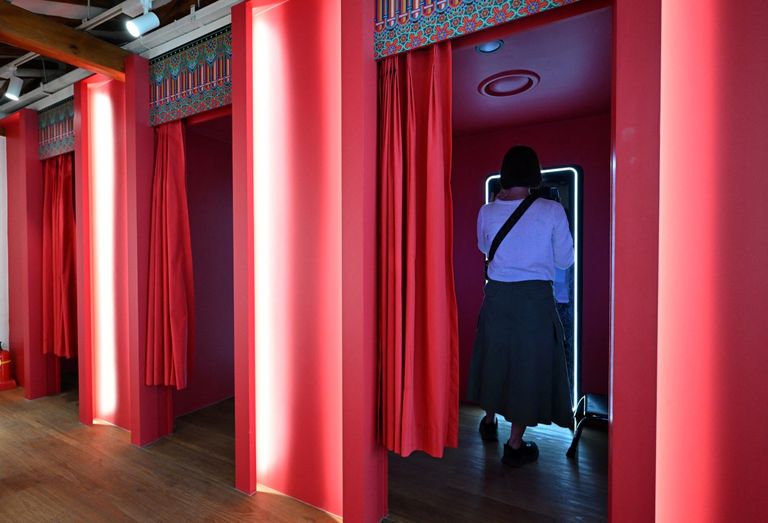 روبوت شاماني يعمل بالذكاء الاصطناعي في كوريا الجنوبية