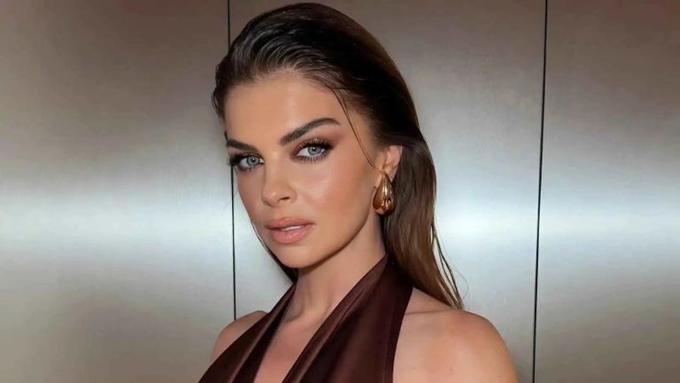 النجمة التركية بيلين كارهان