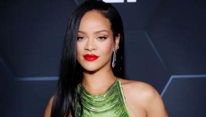 لغز زيارة ريهانا إلى إيبينال.. رحلة خاطفة تُشعل التساؤلات