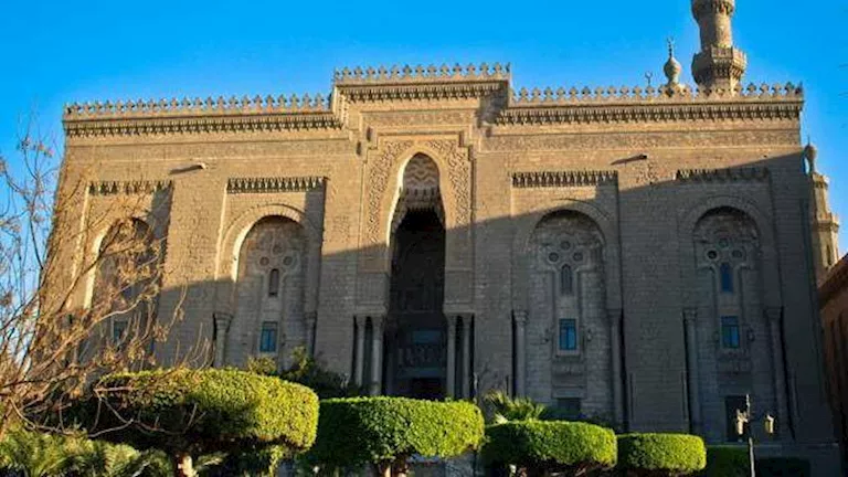 إيرانيون يدخلون مسجد الرفاعي بالأحذية.. ومطالب بفتح تحقيق عاجل