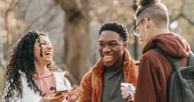 4 أبراج دمها خفيف وما يتزهقش منهم.. محبوبين من الجميع