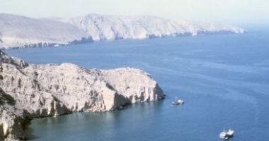 كيف تبدو الحركة فى مضيق هرمز بعد مرور ساعات على إعلان وقف إطلاق النار؟