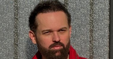 فجأة ماشى بعصاية.. محمد محمود عبد العزيز يكشف تعرضه لأزمة صحية