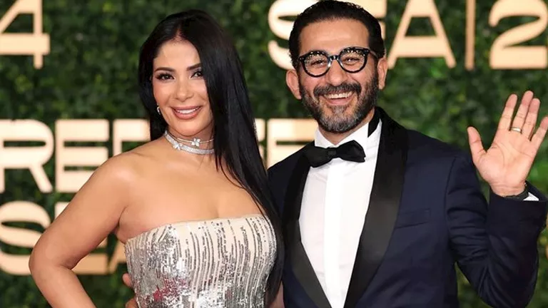 أحمد حلمي يفاجئ جمهوره بلوحة قديمة لـ منى زكي