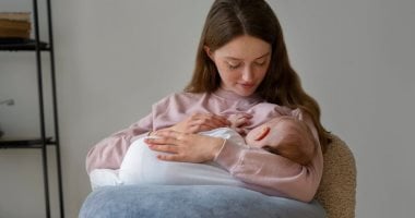 دراسة تكشف: الرضاعة الطبيعية تترك “بصمة وراثية” طويلة الأمد لدى الأطفال