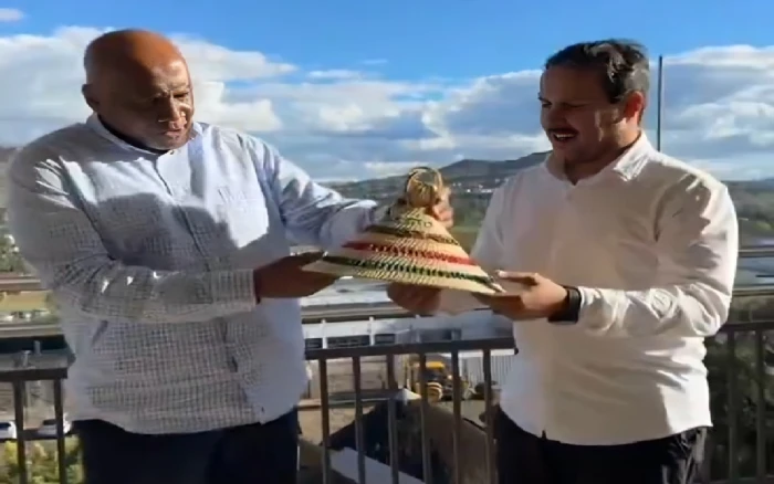 صحيفة المرصد - بالفيديو: الرحالة ثواب السبيعي يوثق تفاصيل لقائه بملك دولة ليسوتو