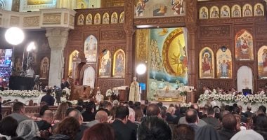 البابا تواضروس يشكر الرئيس السيسى بقداس عيد القيامة بالكاتدرائية المرقسية