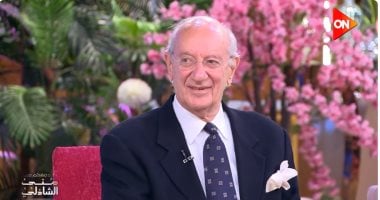 ابن محمد عبد الوهاب يفاجئ الجمهور بظهوره الأول ويكشف كواليس "مؤسسة الأستاذ"