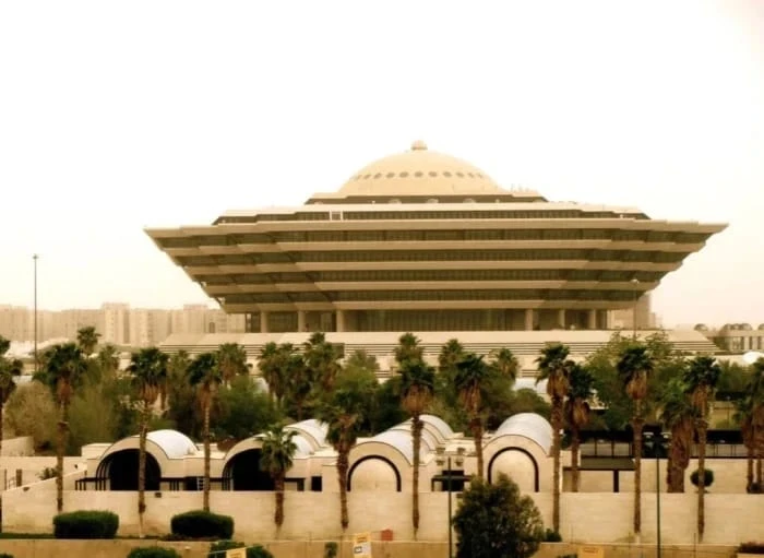 صحيفة المرصد - تنفيذ القتل تعزيرًا في يمني اغتصب امرأة بالقوة وصور النساء لابتزازهن وإقامة علاقة محرمة معهن في مكة