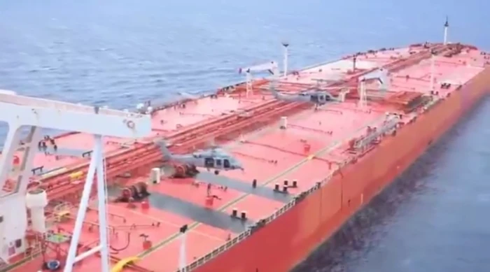 صحيفة المرصد - جزء من أسطولها الخفي.. بالفيديو: الجيش الأمريكي يعترض ناقلة نفط إيرانية