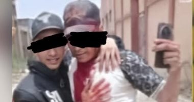 على طريقة إبراهيم الأبيض.. محاكمة قتلة صديقهم وسط الشارع بأسلحة بيضاء الأحد