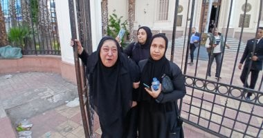 فرحة والدة الشاب المقتول على يد أصدقائه في الإسكندرية بعد القصاص