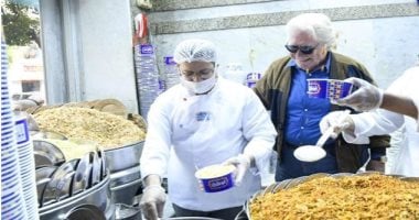 زفة على أنغام "يا واد يا تقيل" احتفالا بزيارة حسين فهمي لكشري أبوطارق.. صور