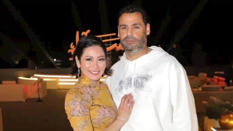 بعد الجدل.. صورة جديدة تجمع لقاء الخميسي مع زوجها