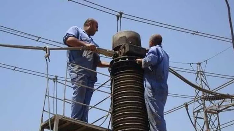 مصدر بالكهرباء يكشف أسباب الانقطاع المؤقت للتيار في القاهرة الجديدة وا