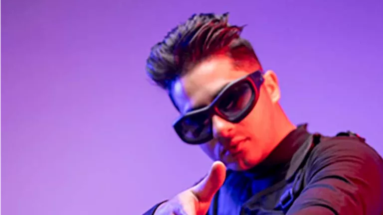 عنبة يثير الجدل حول حالته الصحية وينشر صورة من داخل المستشفى عنبة يثير الجدل حول حالته الصحية وينشر صورة من داخل المستشفى