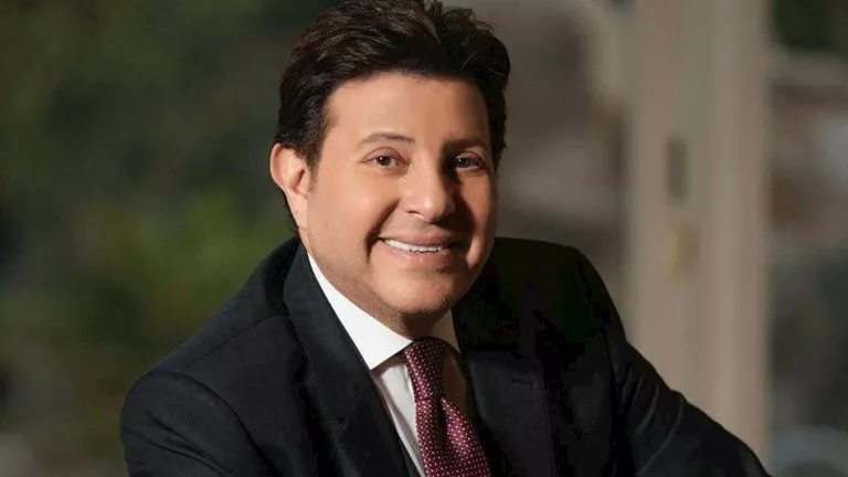 بعد تصريحاته عن هاني شاكر..الشناوي يوجه رسالة لرئيس الجالية المصرية بف