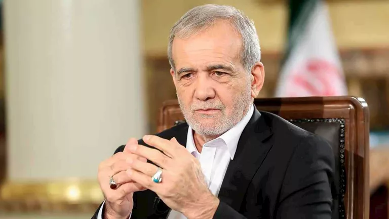 رئيس إيران يحدد 3 عقبات تمنع التفاوض مع أمريكا