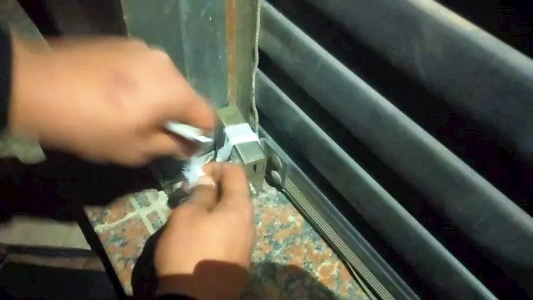 التوقيت الصيفي.. هل تمدد الحكومة مواعيد غلق المحلات؟