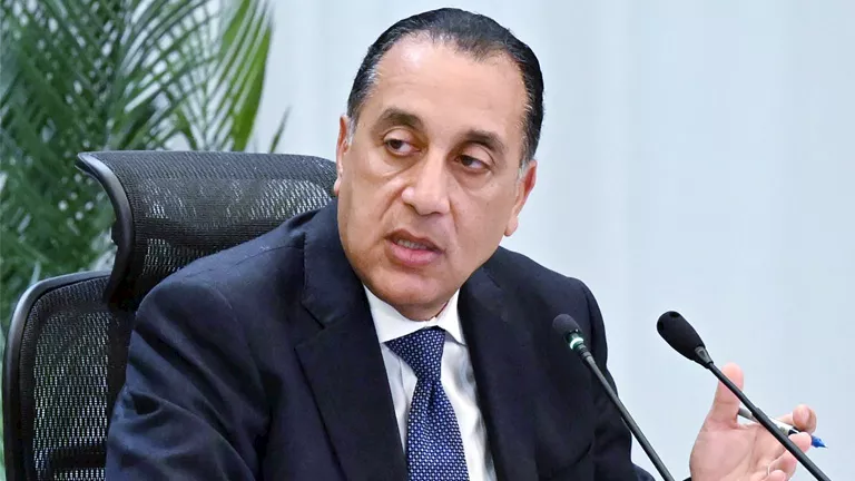 مدبولي: اتجاه لاستمرار العمل عن بُعد وقرارات مرتقبة من لجنة إدارة الأز