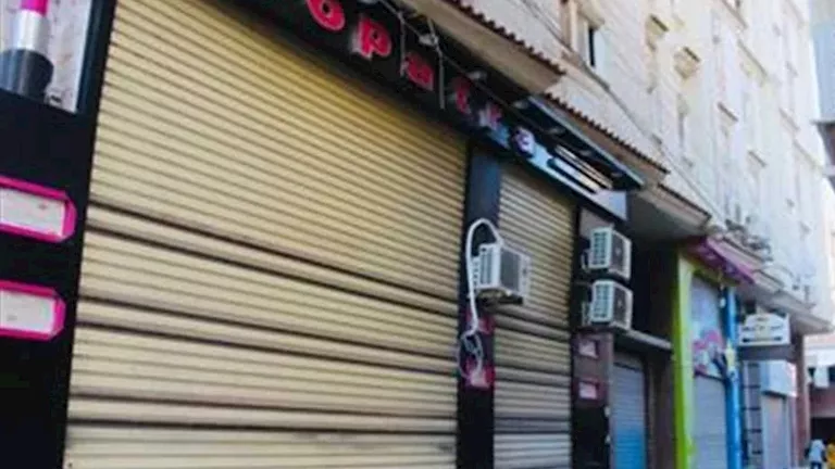 الحكومة تمدد مواعيد غلق المحال والمقاهي والمولات غدًا