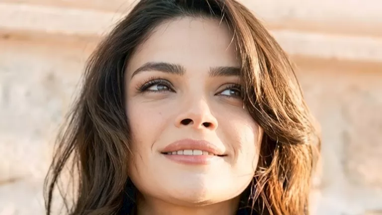 أول تعليق من سينام أونسال بطلة مسلسل "المدينة البعيدة"