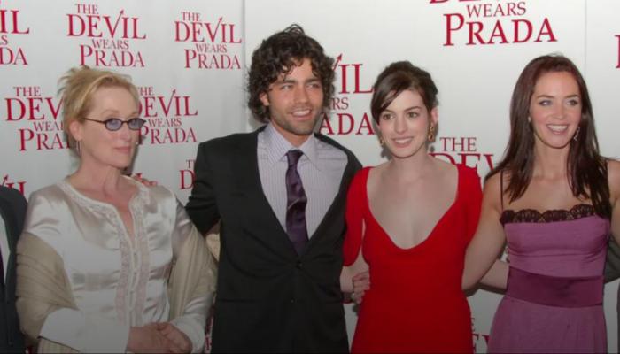 قبل الجزء الثاني.. استعادة إطلالات نجوم «الشيطان يرتدي برادا» الأولى