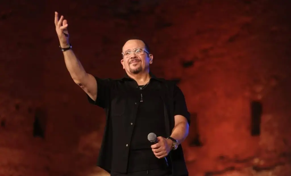 هشام عباس بين ليلتين في القاهرة وأبوظبي خلال 24 ساعة