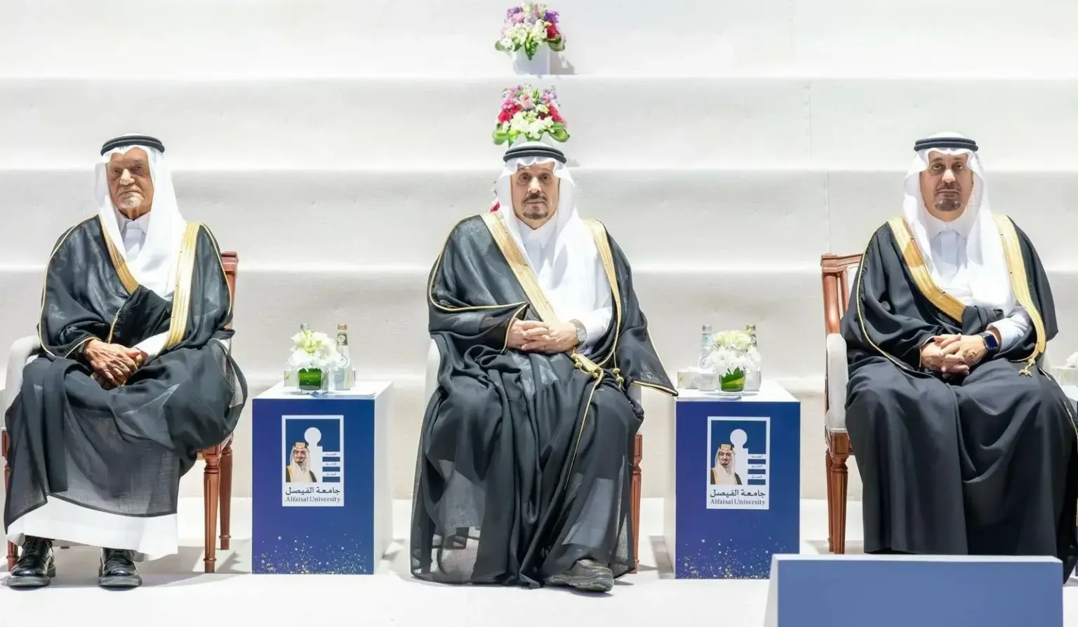 أمير منطقة الرياض يرعى حفل خريجي جامعة الفيصل ويضع حجر الأساس لمشاريع المنشآت الرياضية - أخبار السعودية