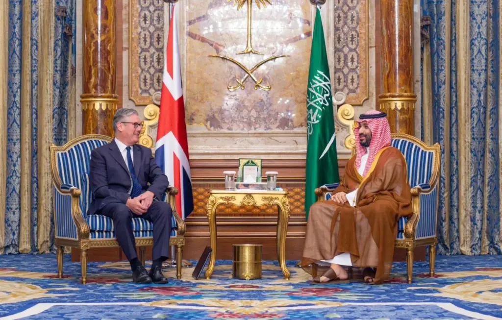 ولي العهد ورئيس الوزراء البريطاني يستعرضان العلاقات ومستجدات الأوضاع والتطورات في الشرق الأوسط - أخبار السعودية