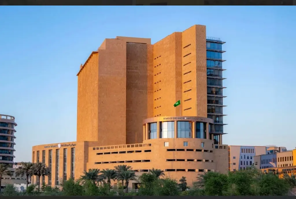 إنهاء خدمة موظف لعدم قيامه بمهماته الوظيفية - أخبار السعودية