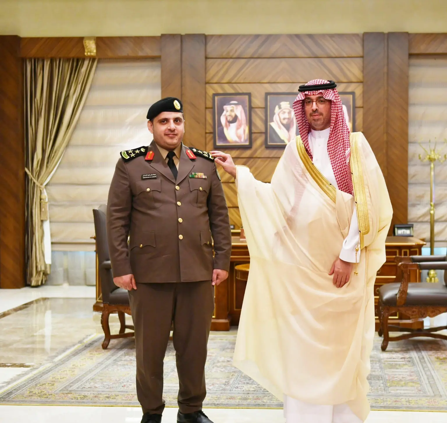 محافظ جدة يقلد مدير إدارة مكافحة المخدرات رتبته الجديدة – أخبار السعودية محافظ جدة يقلد مدير إدارة مكافحة المخدرات رتبته الجديدة - أخبار السعودية