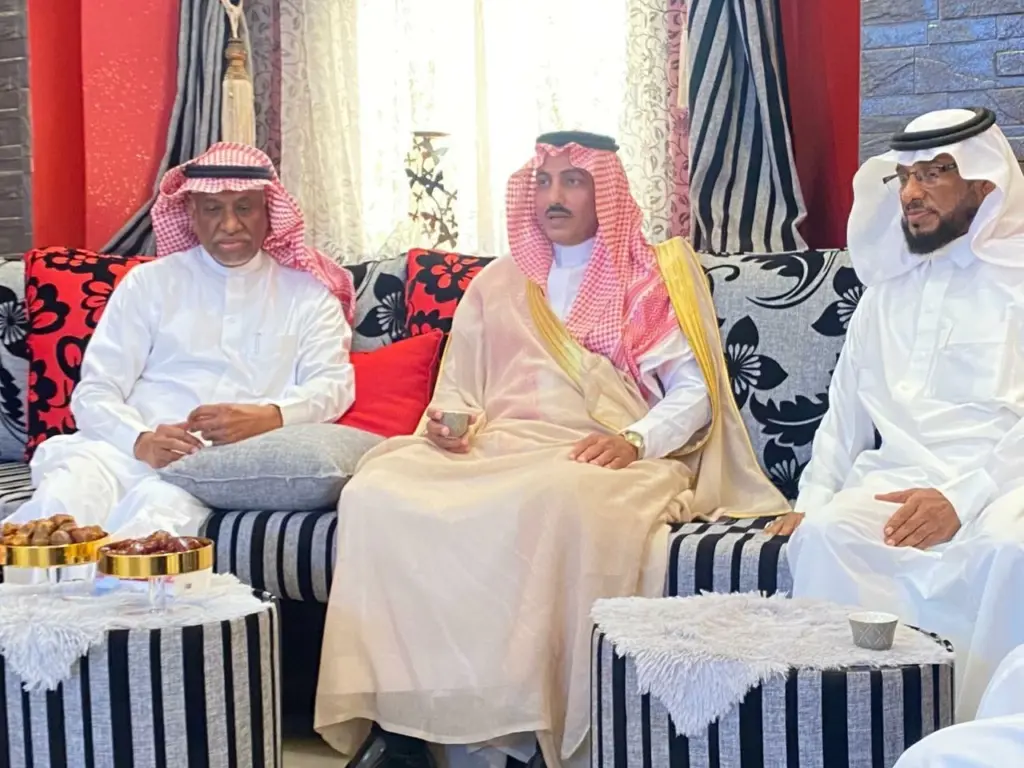 محافظ صامطة يعزي علي عريشي في وفاة شقيقته - أخبار السعودية