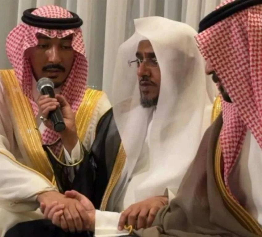 محمد عبده يُهدي نجله بدر أغنية من ألحانه وغنائه بمناسبة زواجه - أخبار السعودية