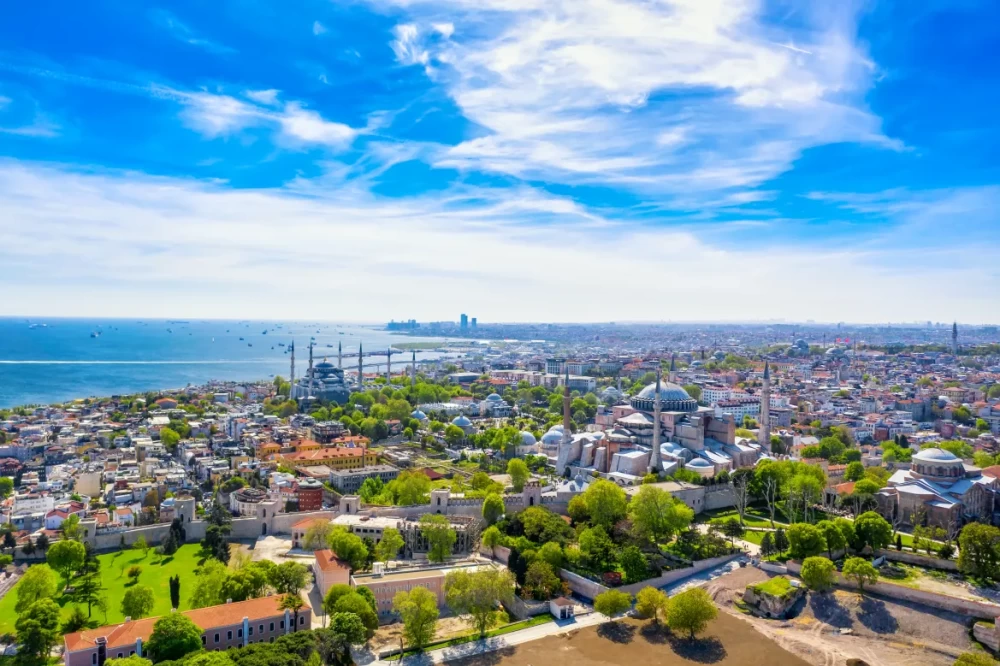 اعتقال 3 موظفين في فندق بإسطنبول للتحقيق في وفاة سائح سعودي بـ«التسمم» - أخبار السعودية