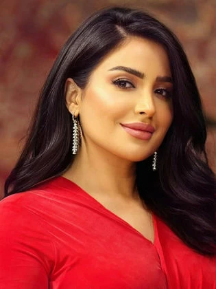 احتفت بالحكم على طليقها وشقيقته.. نجاح المساعيد: «القضاء» أعاد لي جزءاً من حقي - أخبار السعودية