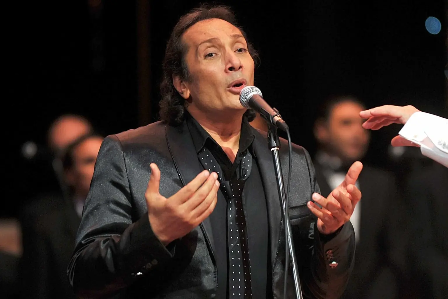 في أول رد على ابنته.. علي الحجار: «مليش في التريند وفضائح السوشيال ميديا» - أخبار السعودية