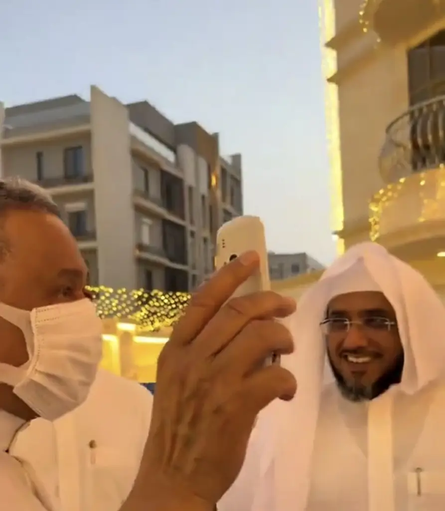 جوال محمد عبده يعاود الظهور: اللي يلقاه لا يجيبه لي - أخبار السعودية