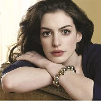 بين «إن شاء الله» وتأملات العمر.. كيف خطفت آن هاثاواي قلوب الملايين؟ - أخبار السعودية