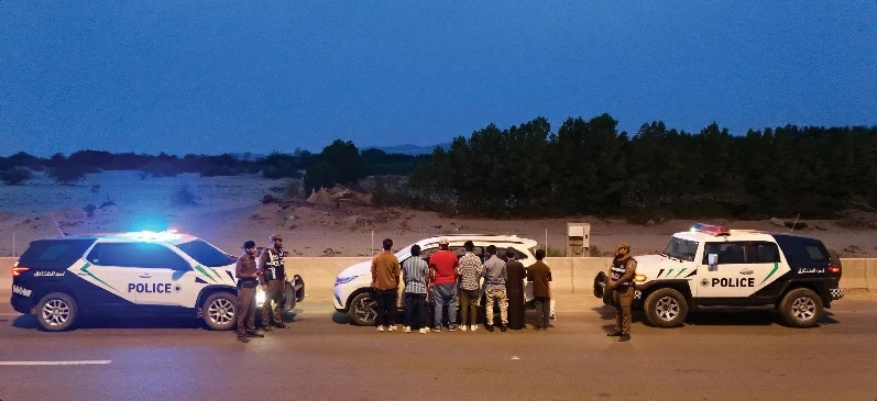 قوات أمن الحج تضبط مقيماً لنقله مقيمين مخالفين لأنظمة وتعليمات الحج - أخبار السعودية