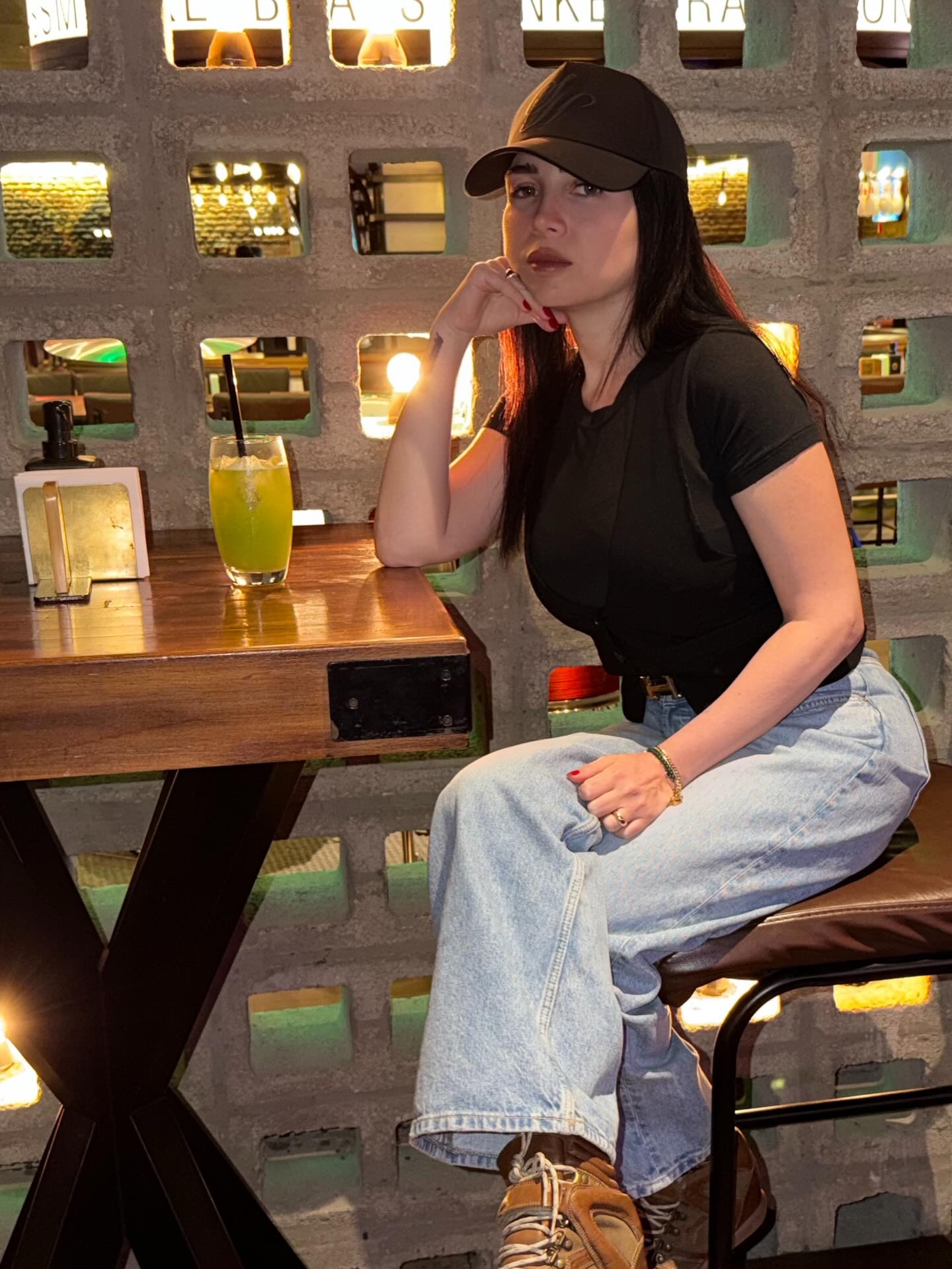 الفنانة مى عز الدين