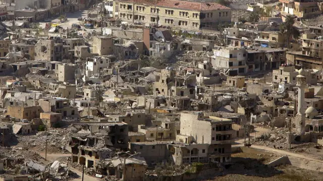 دمار مبان ومنازل في بنت جبيل في 2006