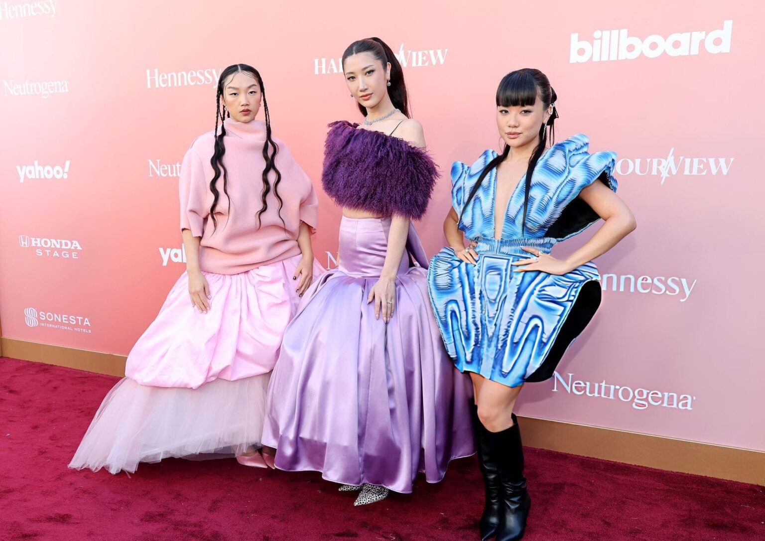 أودري نونا وإيجي وري آمي يحضرون حفل Billboard Women in Music في 26 أبريل 2026.