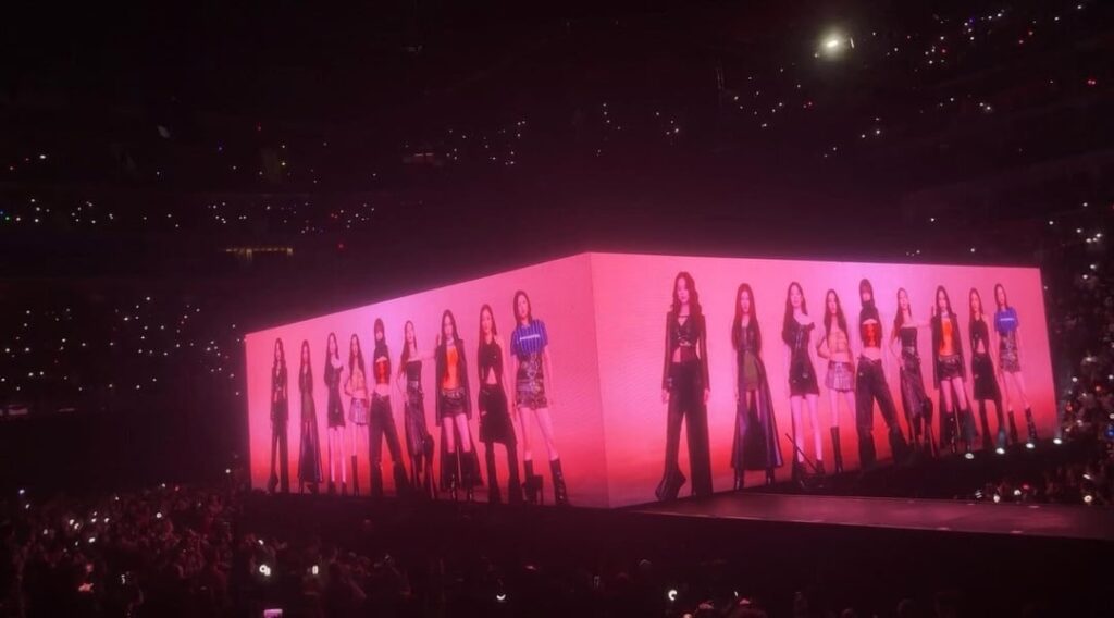 بعض الصور التي التقطتها في الحفل في ديترويت