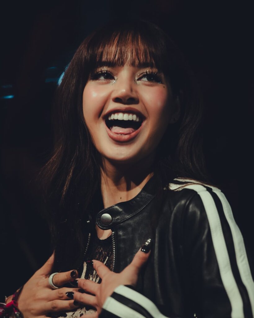 260414 تحديث IG الجماعي على التوالي مع Lisa و Anyma