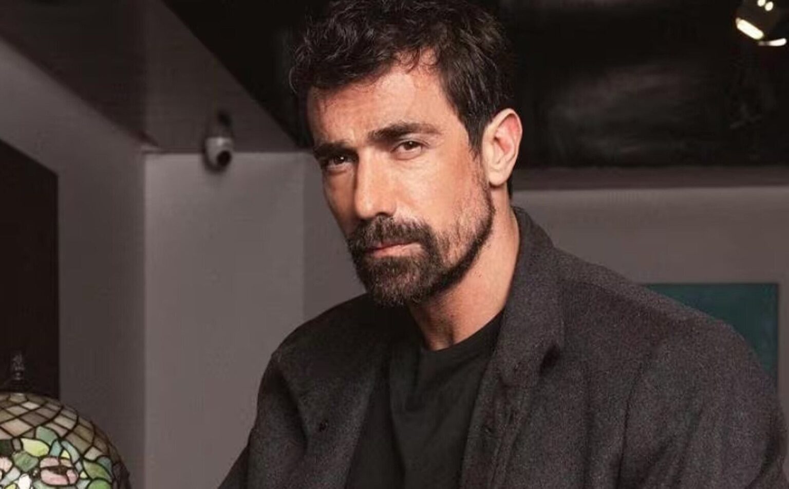 القاء القبض على النجم التركي "ابراهيم تشيليكول" في قضية مخدرات المشاهير